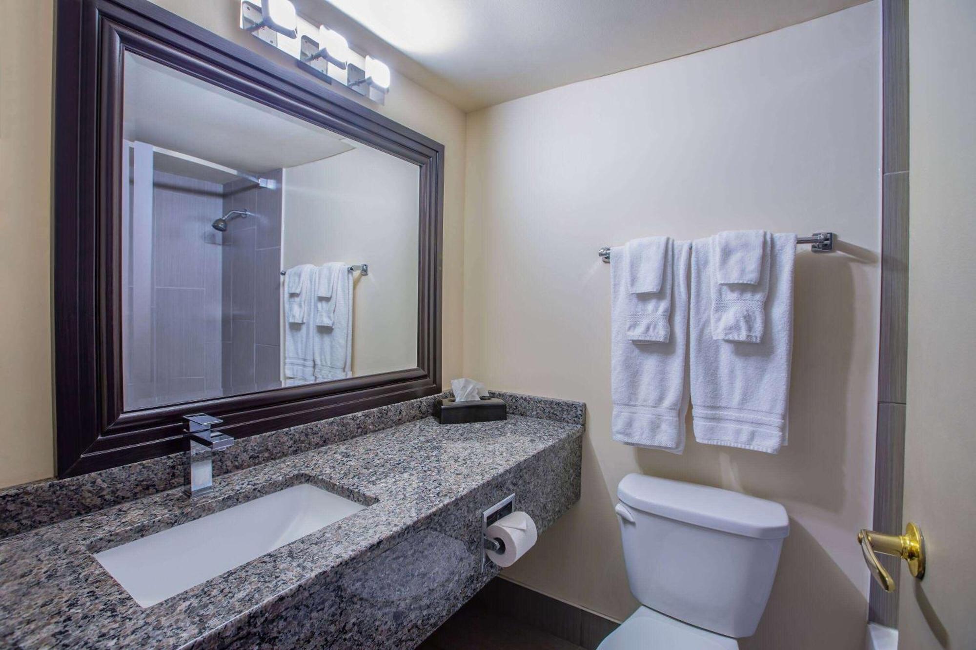 Days By Wyndham & Conference Centre Sudbury