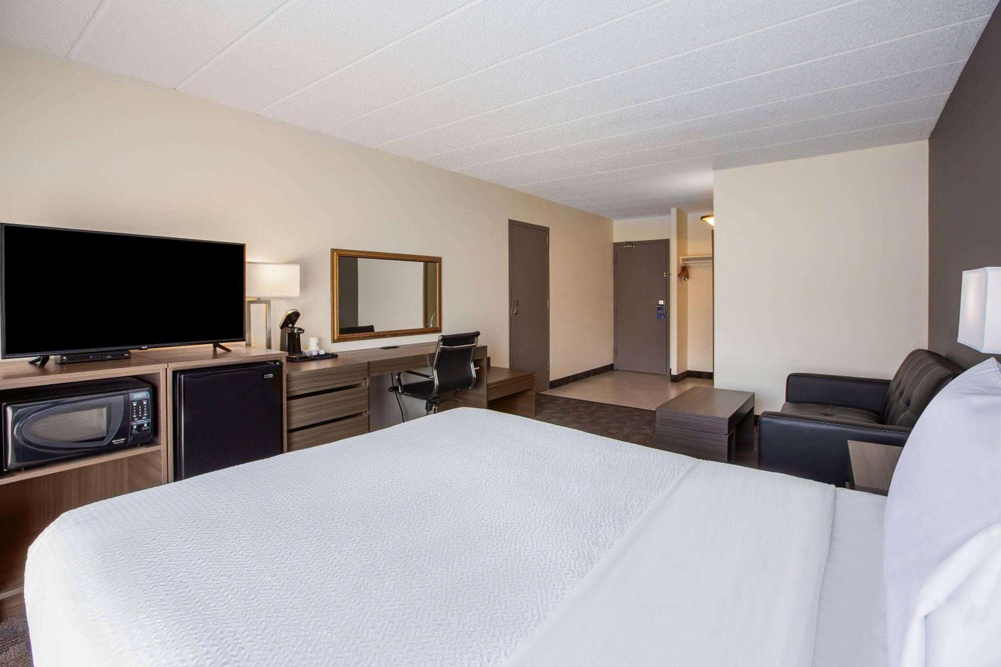 Days By Wyndham & Conference Centre Hotel Sudbury