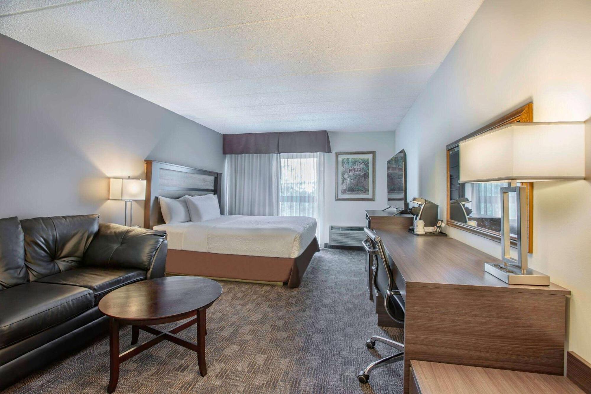 Days By Wyndham & Conference Centre 3*