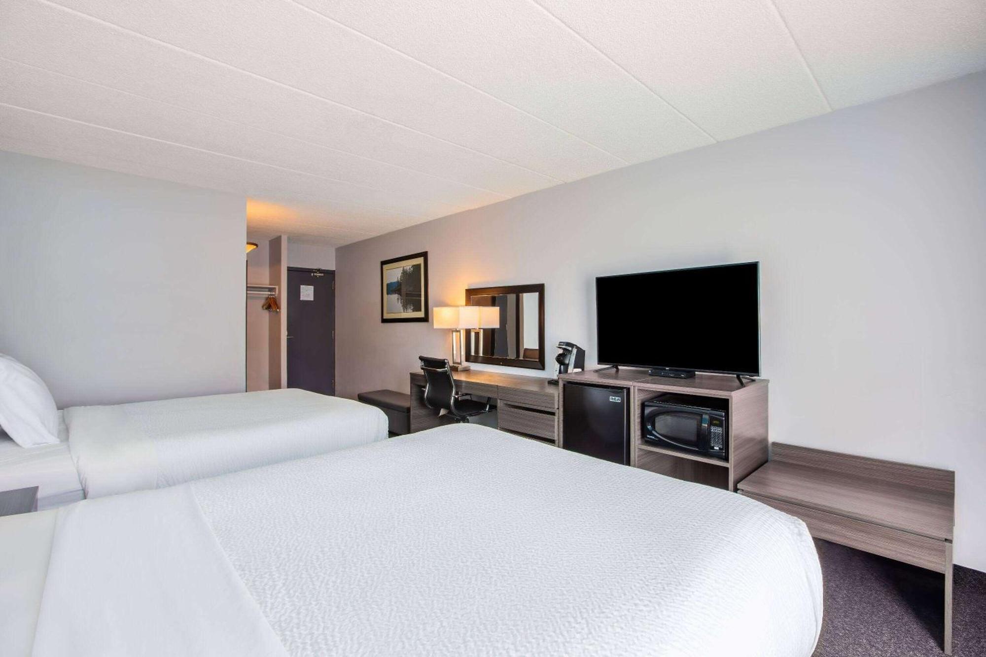 Days By Wyndham & Conference Centre Hotel Sudbury