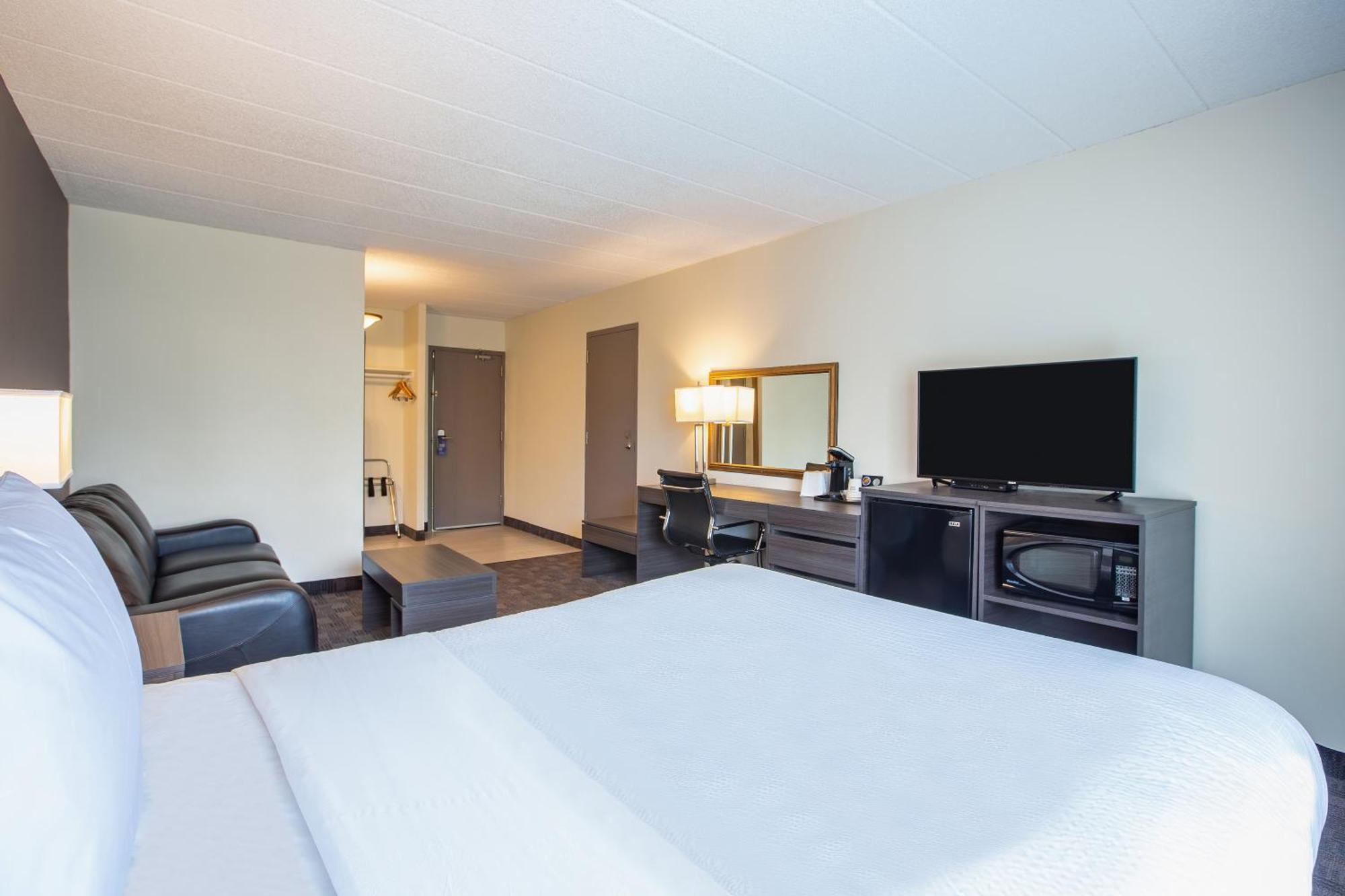 Hotel Days By Wyndham & Conference Centre 3*